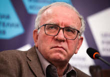 По данни на ЦИК към 17 часа  все още има рекордно ниска активност за парламентарни и президентски избори в България