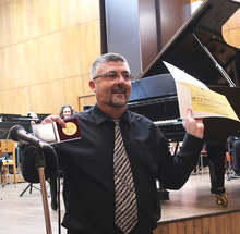 Маестро Деян Павлов получи престижната национална награда "Златна лира" пред почитателите на класиката в Плевен