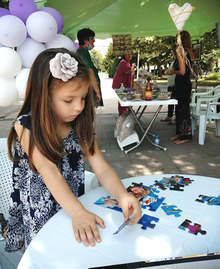 Как ерготерапията помага на хора с увреждания показват в работилници на открито специалисти от Търговище