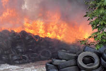 Установено е незаконно горене на голямо количество гуми и автомобилни части в Русе
