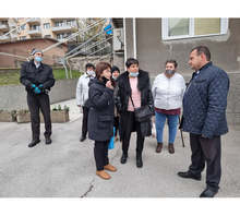 Жители на великотърновски квартал протестираха пред ВиК дружеството в града заради ниското налягане на водата