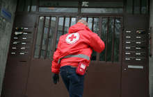 Хранителни помощи раздадоха доброволци от БЧК - Плевен в пет от общините на региона