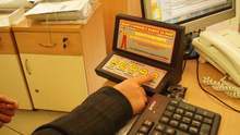 За Световния ден на усмивката екипът на библиотеката в Търговище гостува в Центъра за административно обслужване