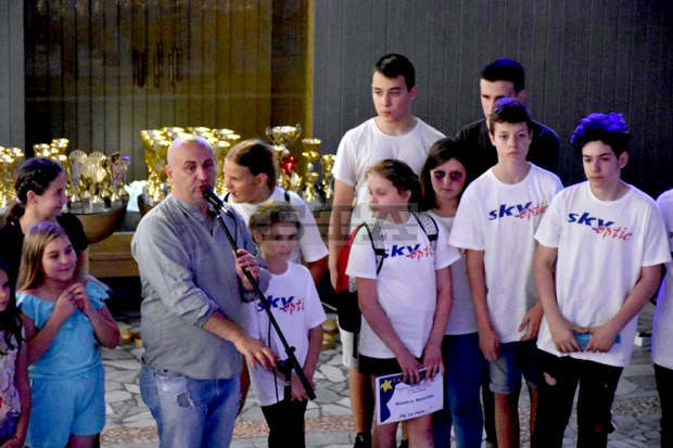 Популярни актьори наградиха участниците в VII издание на фестивала "Талантино" в Благоевград