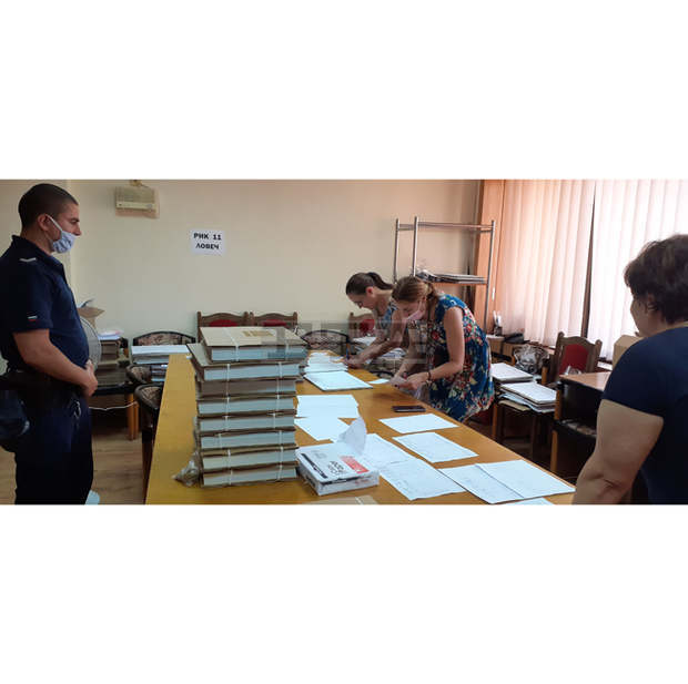 Изборните книжа за вота на 11 юли пристигнаха в областната администрация в Ловеч