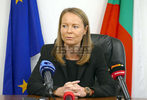 Две пловдивски общини дариха на Областния кризисен щаб защитни облекла за болниците