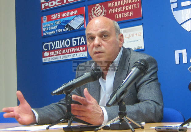 Хората трябва да са доста по-смели, да се борят за нормални условия на труд и достойно заплащане, заяви лидерът на КНСБ в Плевен