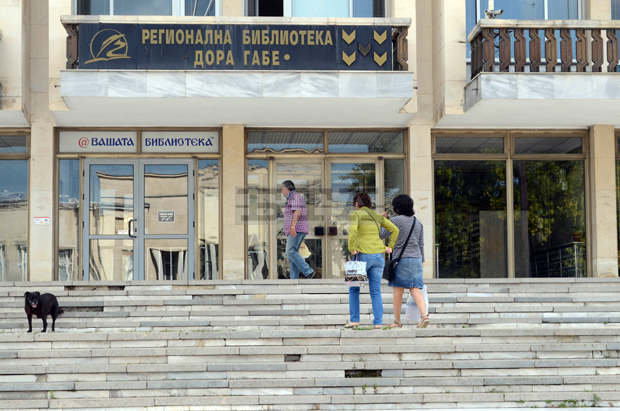 Регионалната библиотека "Дора Габе" в Добрич представя книги и документи на краевед, проучвал добруджанските полкове