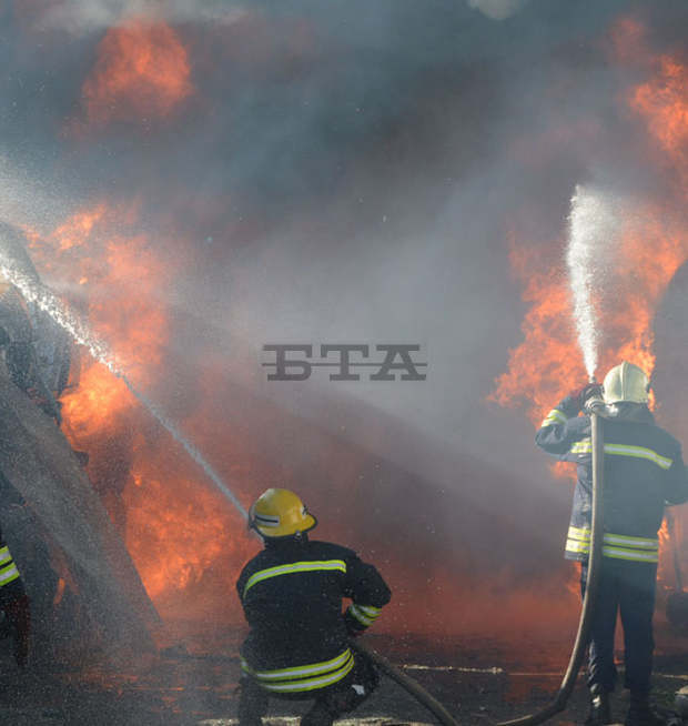 Кози и техника са изгорели при пожар в депо за животни в антоновското село Моравица