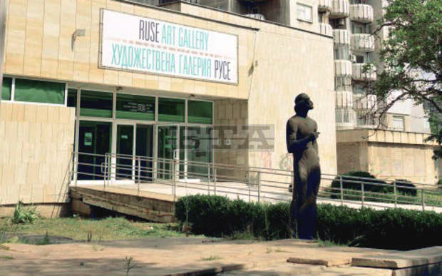 Повече от 50 творби на  художници юбиляри са подредени в Русе