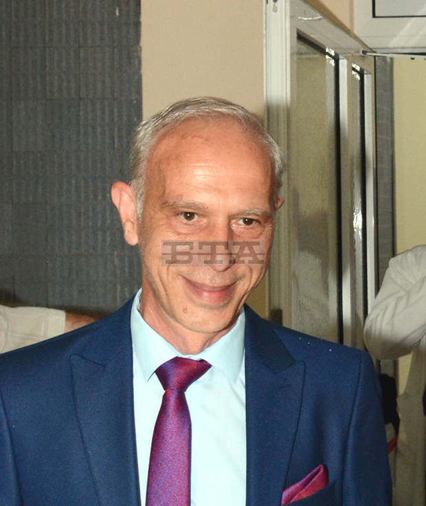 Нови три положителни проби за коронавирус са получени в лабораторията на Университетската болница в Стара Загора