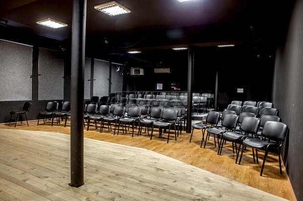 Драматичният театър в Търговище подготвя поредица от камерни вечерни постановки