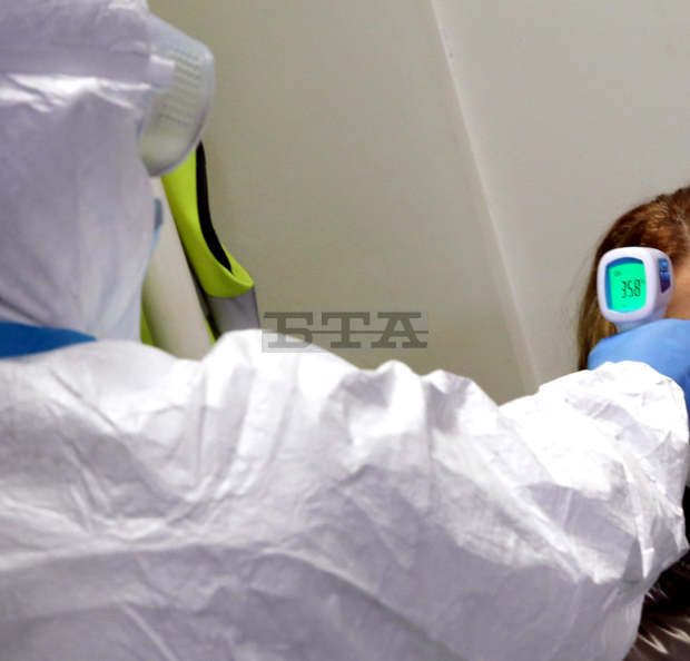 Служители на Регионалната здравна инспекция дежурят от днес на ГКПП "Дунав мост" при Русе