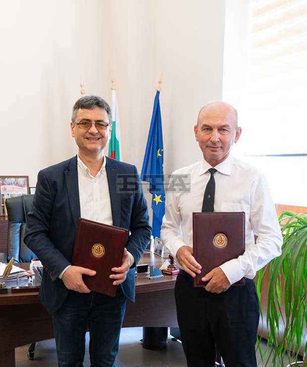 Медицинският университет в Плевен подписа договор за партньорство с Езиковата гимназия в града