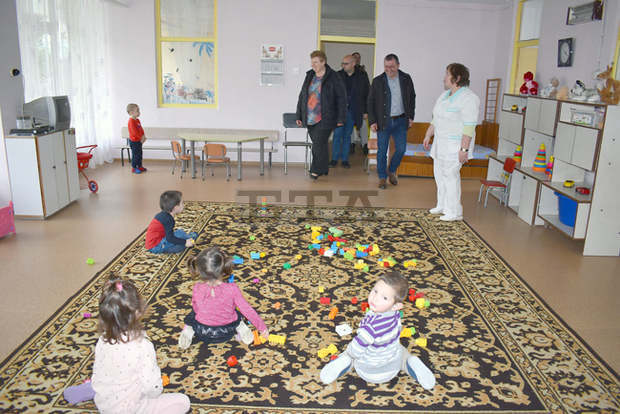 С водосвет откриха още две обновени детски заведения в Разград