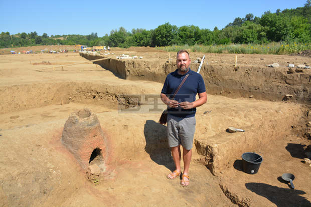 Средновековно селище с металургична дейност е разкрито по трасето на новоизграждащ се участък от АМ "Хемус"
