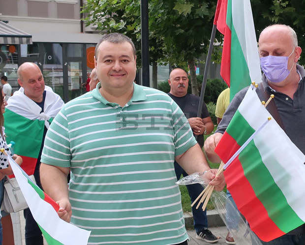 В Плевен представители на "Демократична България" изразиха исканията си на антиправителствен протест