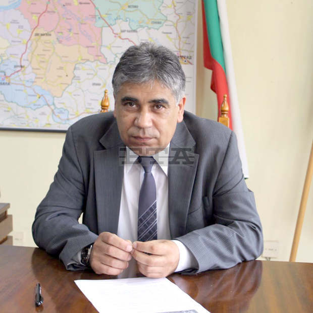 Вятър със скорост 100 км/час събори клони и ламарини в Русе