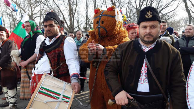 Петнайсет кукерски групи се надиграваха на празника "Маскарадни игри" в сливенското село Жельо войвода