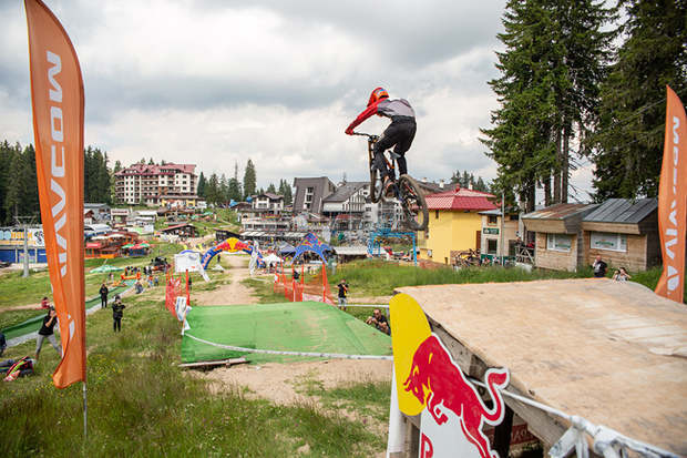 Пампорово бе домакин на значимо международно състезание по планинско колоездене