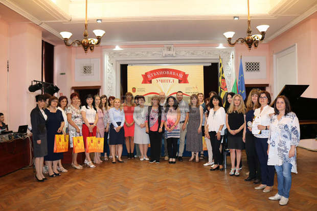 В Перник започна седмият конкурс "Учителят, който ме вдъхновява"