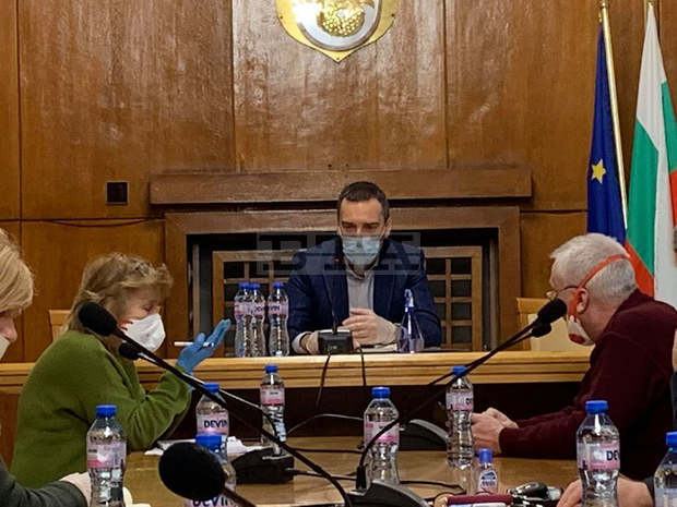 Осем са настанените в лечебни заведения в Бургаска област пациенти с коронавирус