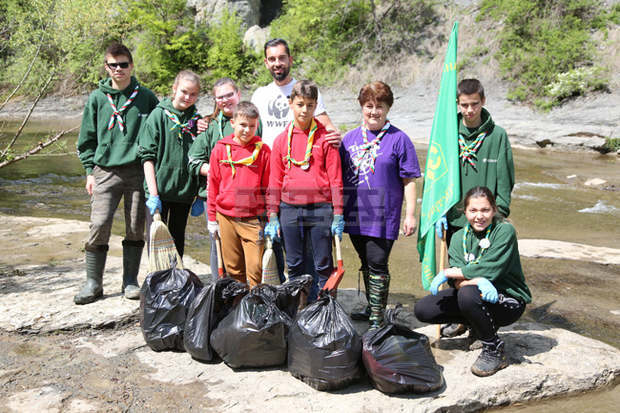 Скаути са почиствали Христовския водопад в Еленския балкан