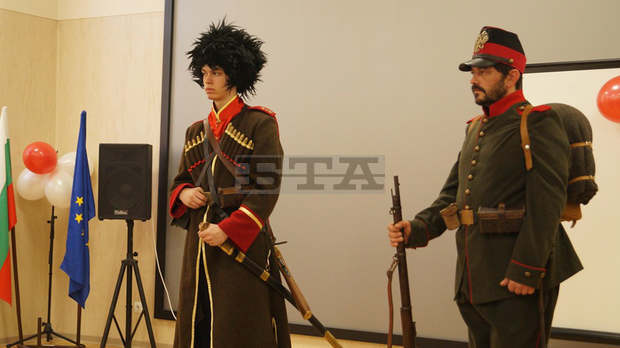 Исторически достоверна военна униформа и снаряжение рисуват в конкурс ученици от Търговище