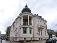 В Регионалната библиотека в Сливен през 2013 година са били регистрирани 7 980 читатели