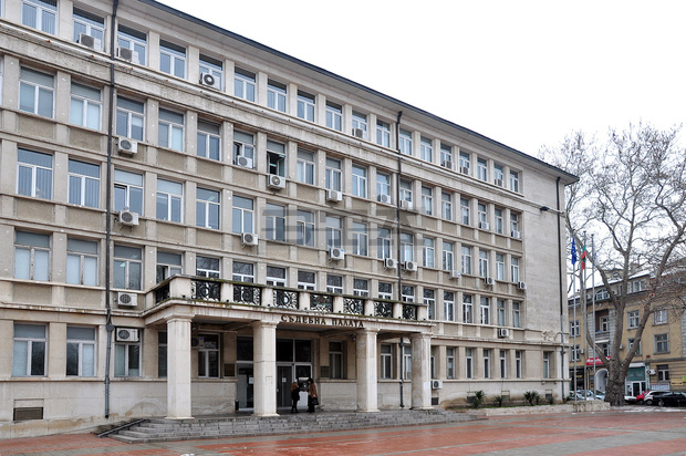 Издирван с европейска заповед за арест в Мюнхен ще дочака екстрадицията под домашен арест Издирван с европейска заповед за арест в Мюнхен ще дочака екстрадицията под домашен арест