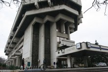 Младежи раздаваха прегръдки на възрастни хора в Русе