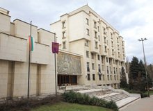 Мотопедист на 14 годиние блъснал полицейскислужител
