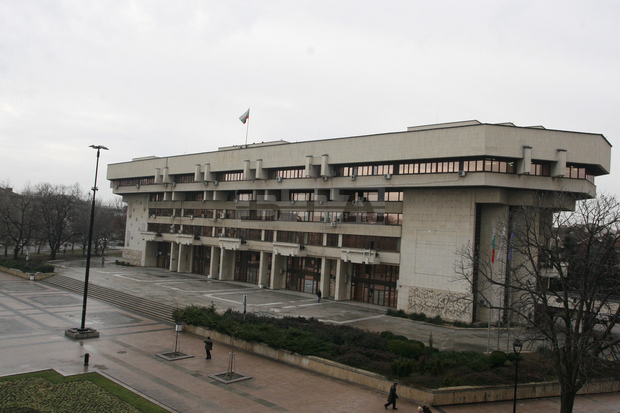 Двайсет и седем ученици ще рецитират възрожденски произведения на конкурс в Русе