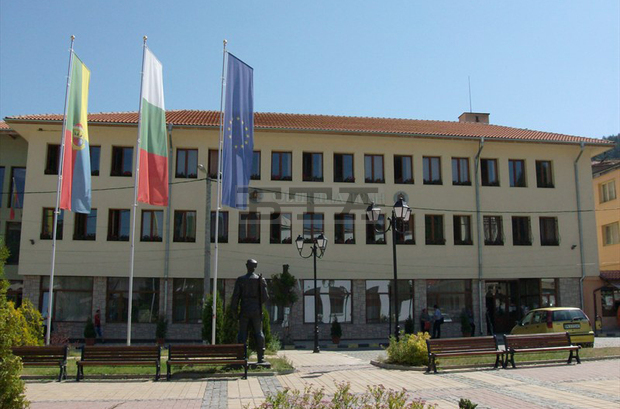 Общинските съветници в Трън пренасочиха 149 000 лв. към обекти, чиито ремонти не търпят отлагане