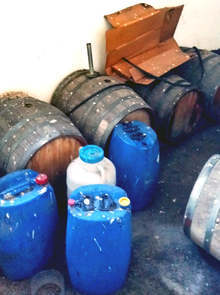 Митница Пловдив конфискува 1,5 тона нелегална ракия в с. Катуница