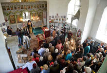 Сливенският митрополит Иоаникий посрещна икона на Богородица в село Блатец