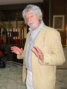 Картини, които нарича "любовни писма", представя маестро Никола Манев в първата си изложба в Благоевград под наслов "Моята България" 