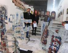 Изложбата на Невелина Янакиева в Плевен изненадва с нежни  стъклопластики, съвършени керамични творби и акварели, пълни с  драматизъм