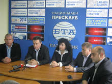 Според Янаки Стоилов едва в този момент в България започва истинската предизборна дискусия