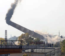 Взривиха 120-метров комин на стара отоплителна централа в Пловдив