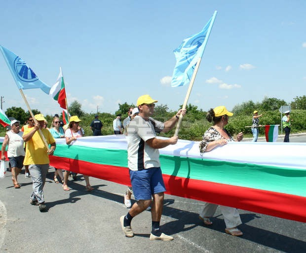 Работниците на "Автомагистрали - Черно море" ще протестират в София, ако се "замрази" строителството на автомагистрала "Хемус" Работниците на "Автомагистрали - Черно море" ще протестират в София, ако се "замрази" строителството на автомагистрала "Хемус"