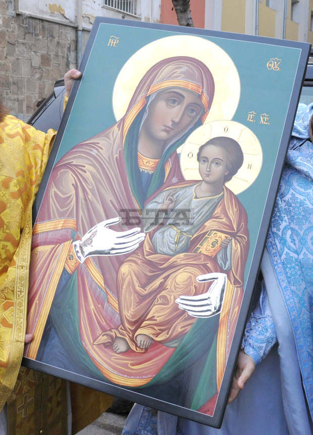 Православната църква почита днес църковния празник Рождество на Пресвета Богородица Православната църква почита днес църковния празник Рождество на Пресвета Богородица