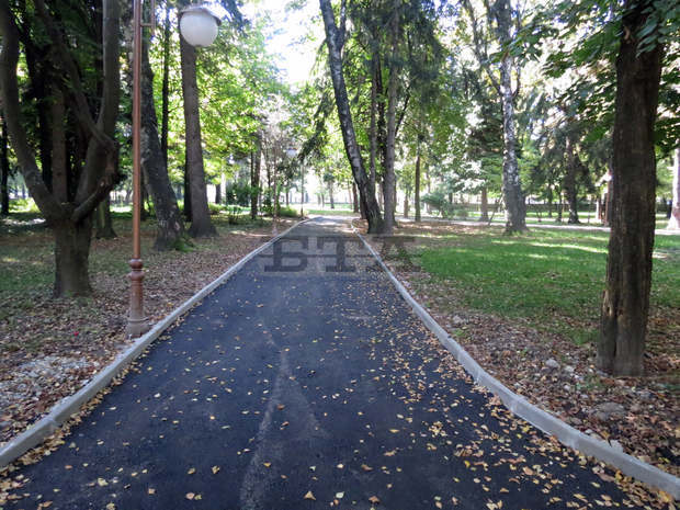 Обновяватградския паркв Банско