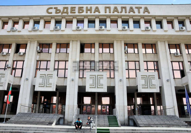 Окръжните магистрати в Бургас дадоха ход на дело срещу Желязко Стоянов, прокарал в обръщение фалшиви парични знаци Окръжните магистрати в Бургас дадоха ход на дело срещу Желязко Стоянов, прокарал в обръщение фалшиви парични знаци