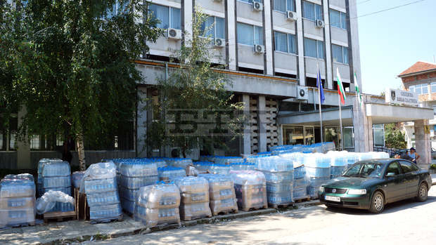  "Хисар" изпрати 20 тона бутилирана вода за община Баля Слатина