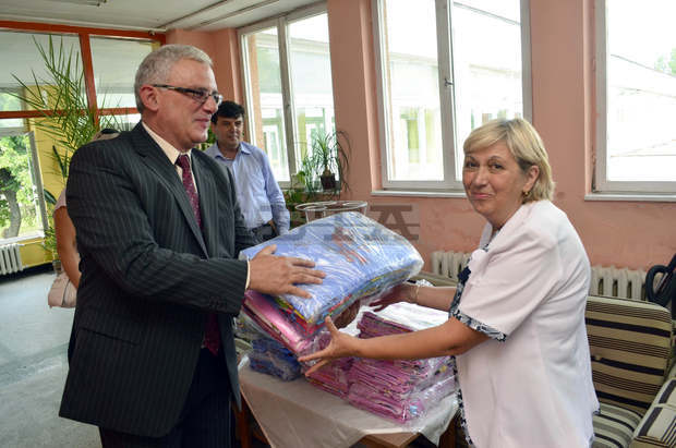 Сдружението на службите по трудова медицинадари спални комплекти на детски градини,пострадали при наводнението в Добрич Сдружението на службите по трудова медицинадари спални комплекти на детски градини,пострадали при наводнението в Добрич