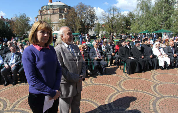 Страната ни е доказала, че спокойното съжителство между българи с различни религии може да се случва, заяви кметът на София
