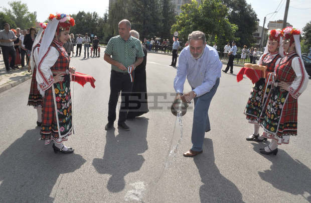 Община Хасково ремонтира път с европейски средства Община Хасково ремонтира път с европейски средства