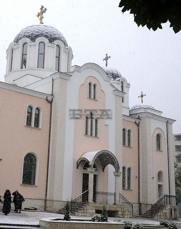 Организираният от Ловчанската митрополия вече трета година образователен курс ще се състои в новия храм в Ловеч