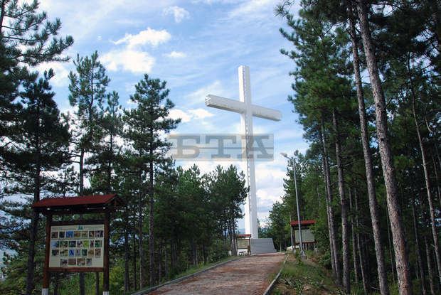 Кметът на Благоевград дава курбан за здраве край мемориалния комплекс "Памет и вяра" Кметът на Благоевград дава курбан за здраве край мемориалния комплекс "Памет и вяра"